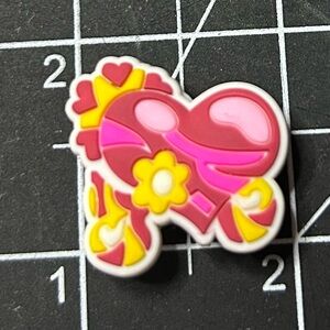 🎯10/10.00🎯Colorful Heart and Flower Shoe Charm